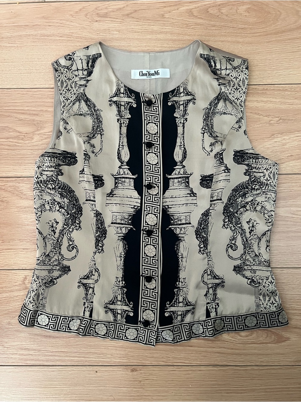 Cream & Black Sleeveless Printed Blouse
